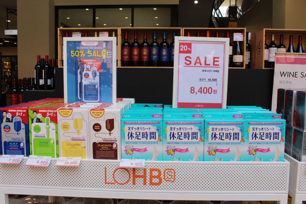 Paju outlet. shopping. premium outlet. seoul shopping. shopping in seoul. paju lotte premium outlet. hyundai department store. lotte department store.